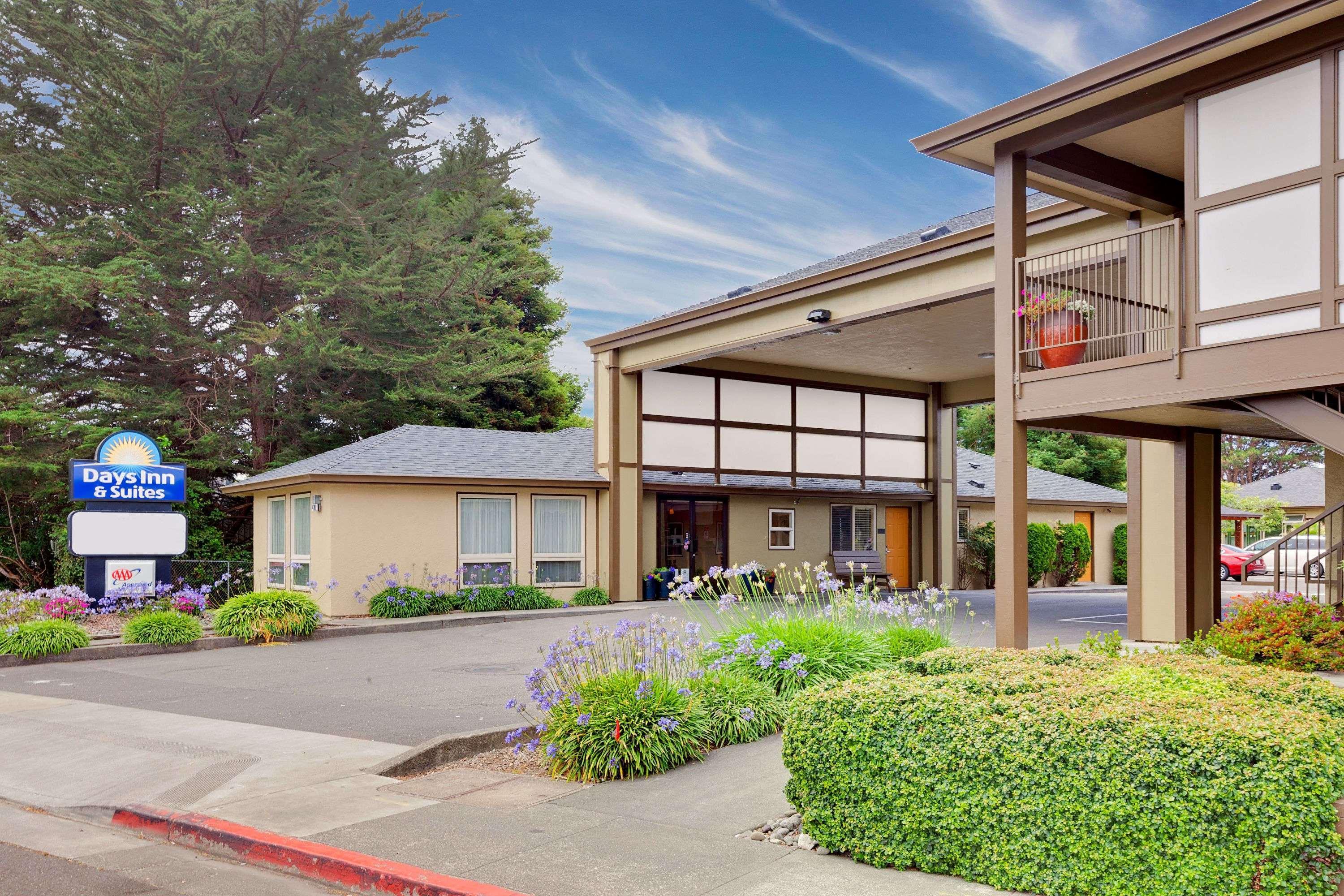 Days Inn & Suites By Wyndham Arcata Exterior photo