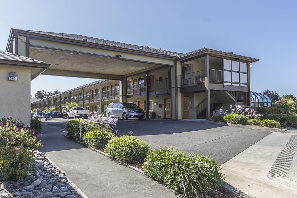 Days Inn & Suites By Wyndham Arcata Exterior photo