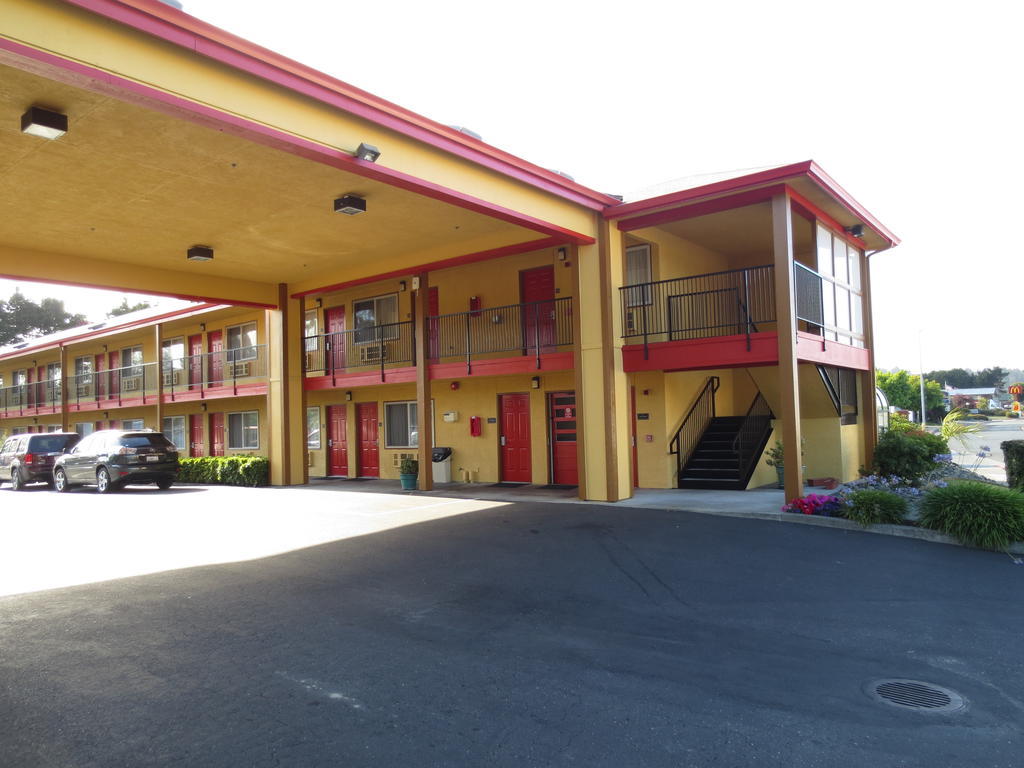 Days Inn & Suites By Wyndham Arcata Exterior photo